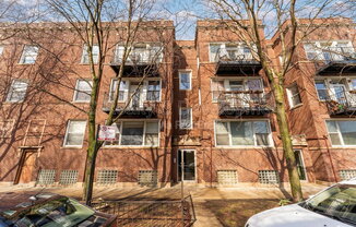 4406 N SACRAMENTO AVE