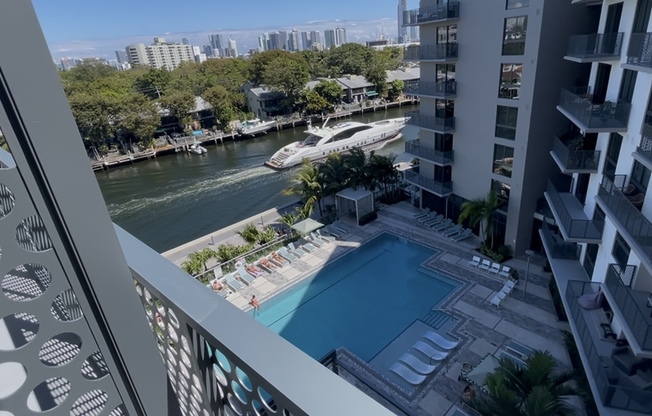 700 NW 7 AVE