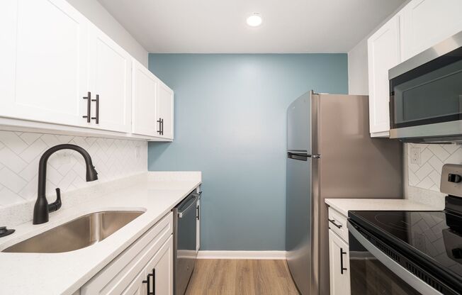 1 bed, 1 bath, 700 sqft, $1,199, Unit 711 E Leicester Ave - Unit B05