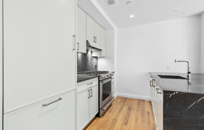 554 4 AVE