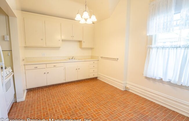 1210 Paru St.