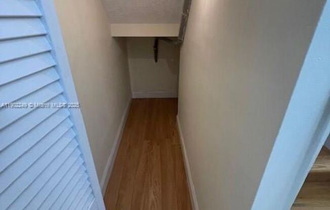 311 NW 103RD TER PEMBROKE PINES, FL 33026-