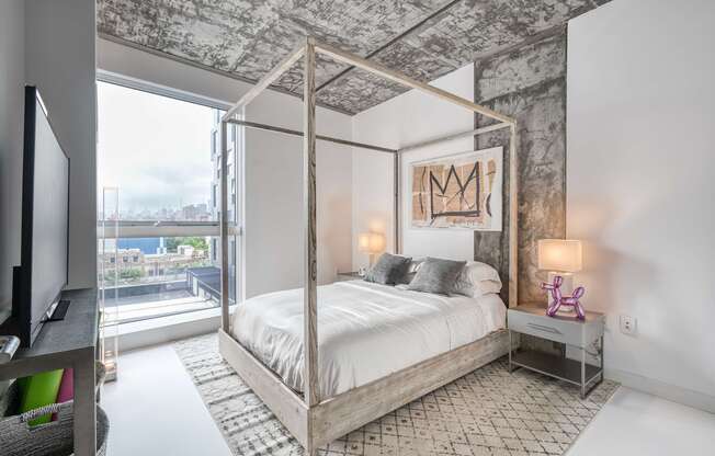 2 beds, 2 baths, 1,008 sqft, $5,652