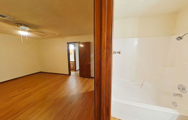 3 beds, 2 baths, $1,400