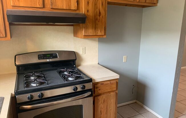 2 beds, 1 bath, $1,365