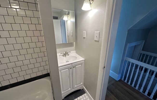 3 beds, 1 bath, 1,368 sqft, $1,695, Unit 1916 N Weber St - Unit B