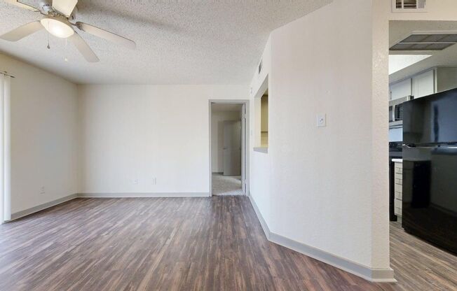 1 bed, 1 bath, 583 sqft, $929, Unit 422