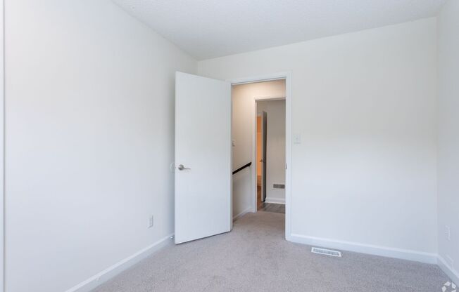 3 beds, 2 baths, 990 sqft, $1,200, Unit 06D
