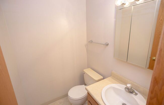 2 beds, 1.5 baths, 967 sqft, $1,130, Unit B-105