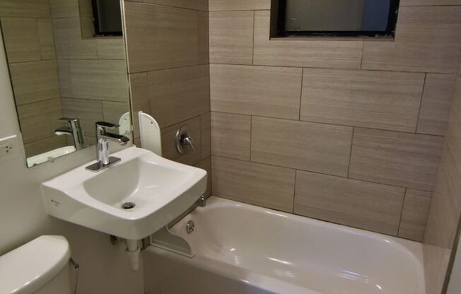 1 bed, 1 bath, 575 sqft, $2,000, Unit GR 712-BS