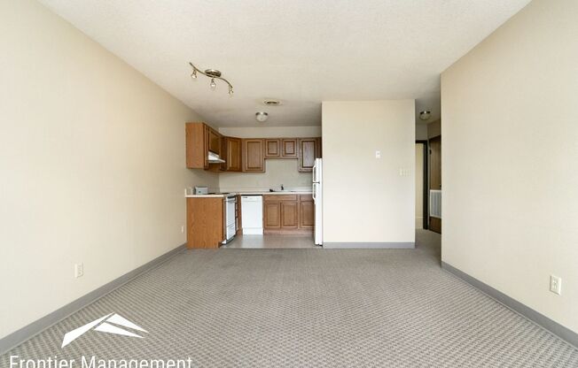 2 beds, 1 bath, 744 sqft, $850, Unit 10