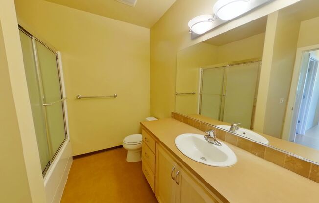 3 beds, 1.5 baths, 848 sqft, $2,400, Unit 307