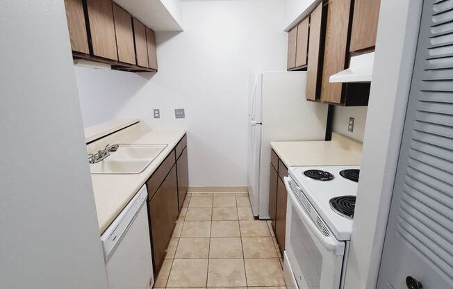 2 beds, 2 baths, 974 sqft, $1,100, Unit 3613-2B