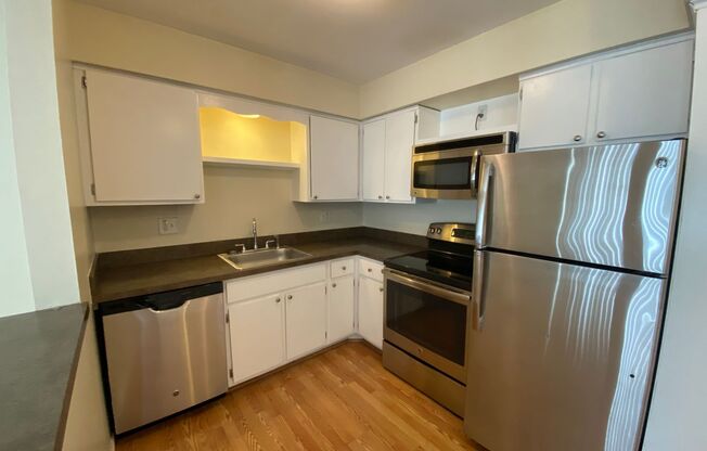 1 bed, 1 bath, 700 sqft, $1,225, Unit 7