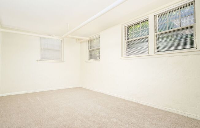 2 beds, 1 bath, 800 sqft, $1,225, Unit 12-C3