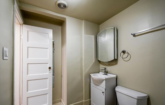 Studio, 1 bath, 383 sqft, $1,995, Unit 09