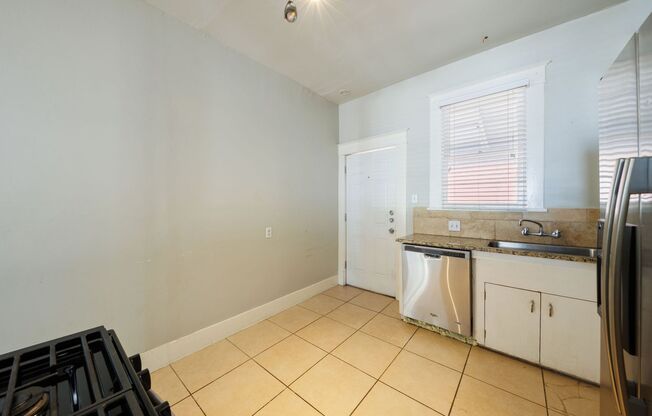 3 beds, 1 bath, $2,350