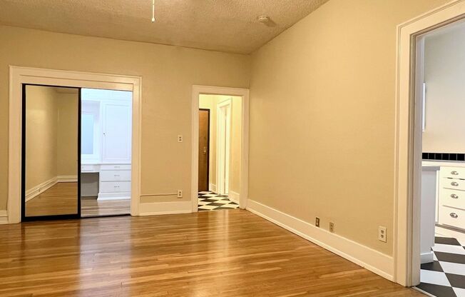 Studio, 1 bath, 525 sqft, $1,165, Unit 213
