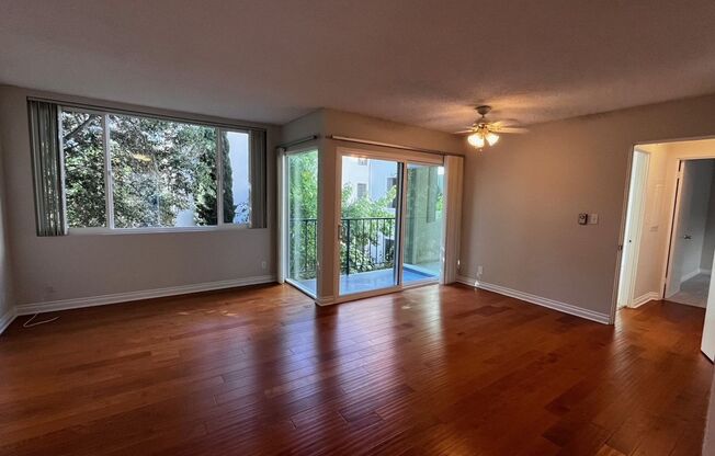 2 beds, 1 bath, $3,425, Unit 204