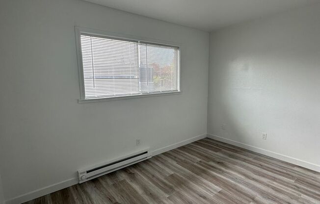 2 beds, 1 bath, 900 sqft, $1,395, Unit 37