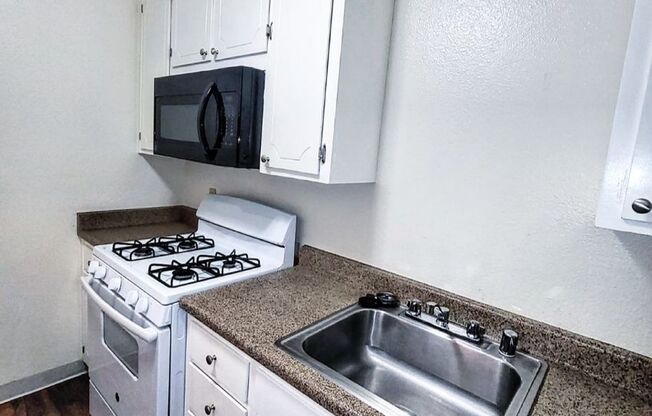 2 beds, 2 baths, 988 sqft, $2,175, Unit 122