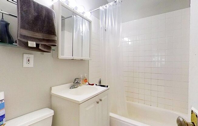 2 beds, 1 bath, 790 sqft, $2,800, Unit 1331 2A