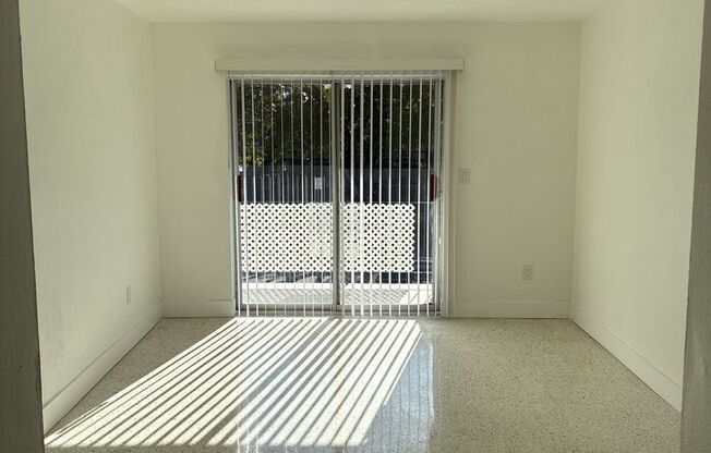 2 Bed/ 1 Bath - Central A/C - Great location!