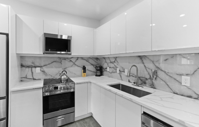 935 S HOWARD AVE