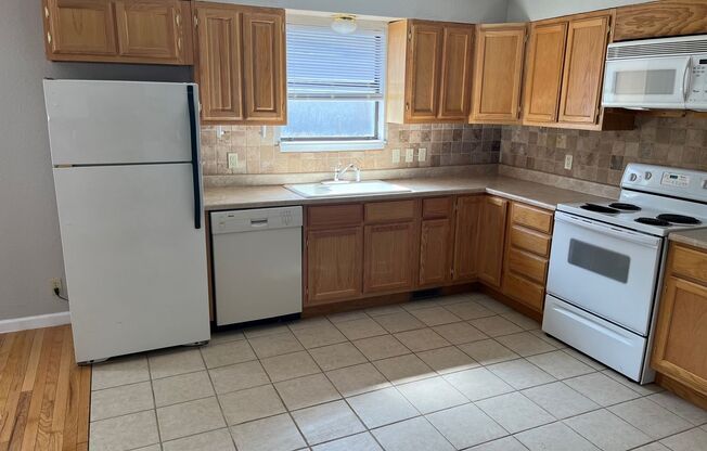 2 beds, 1 bath, $900