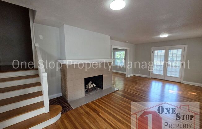 Beautiful Home with 4 Bedrooms, 2 Bathrooms and attached garage in Kansas City, Missouri
