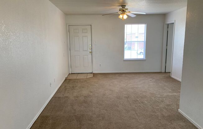 2 beds, 1 bath, $700