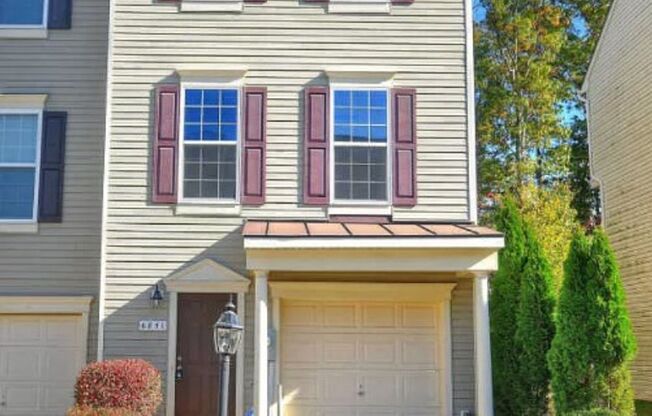 Beautiful End-Unit Townhome in Tanyard Springs!