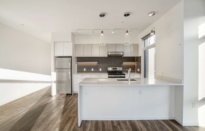 3 beds, 2 baths, 1,154 sqft, $6,500, Unit 406