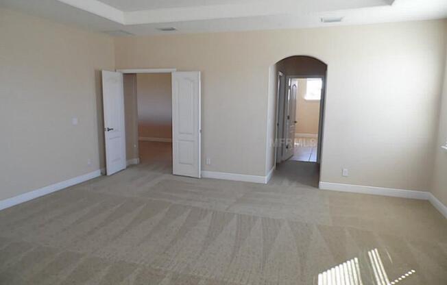 Gorgeous/spacious 5 bed/4 bath in Lake Burden of Windermere!
