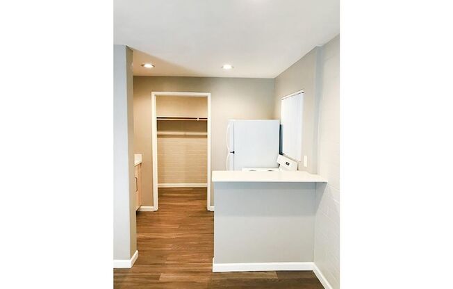 Studio, 1 bath, 419 sqft, $949, Unit 45