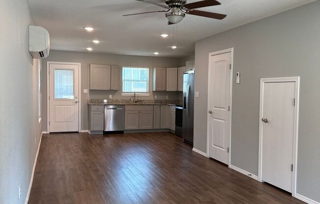 2 beds, 1 bath, 952 sqft, $1,195