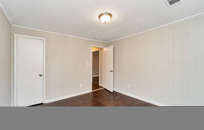 3 beds, 1 bath, $1,100