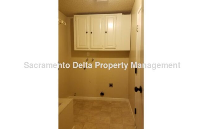 3 beds, 2 baths, $2,495