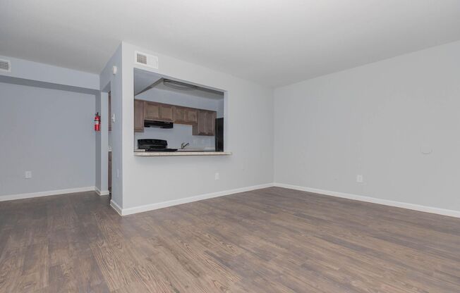 2 beds, 1 bath, 740 sqft, $1,140