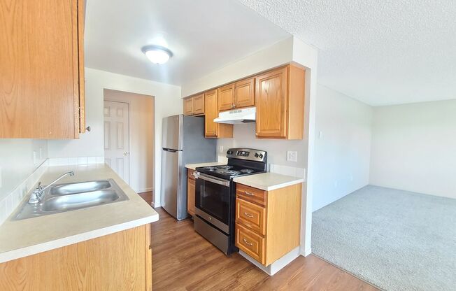 2 beds, 1 bath, $1,095, Unit 303