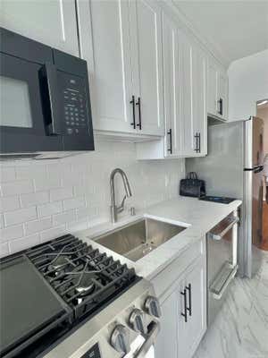 1 bed, 1 bath, 750 sqft, $2,400, Unit 402