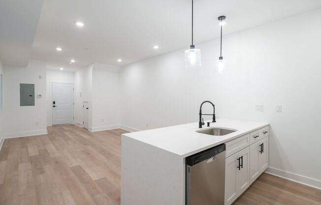 1513 W Girard Avenue