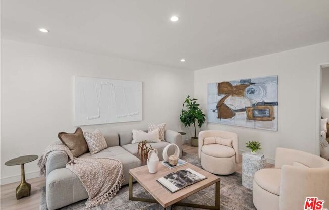 2 beds, 2 baths, 900 sqft, $4,000, Unit 806