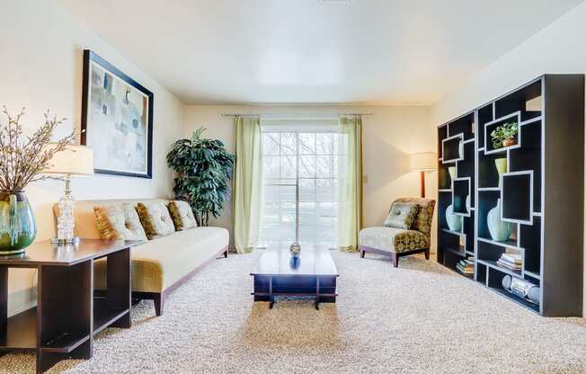 Large Living Room at Bay Pointe Apartments, Indiana