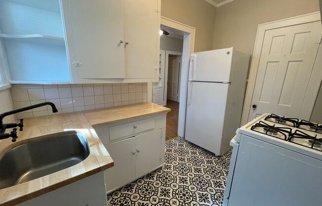 1 bed, 1 bath, $675, Unit APARTMENT B