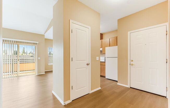 2 beds, 2 baths, 1,005 sqft, $1,400, Unit 5945-201