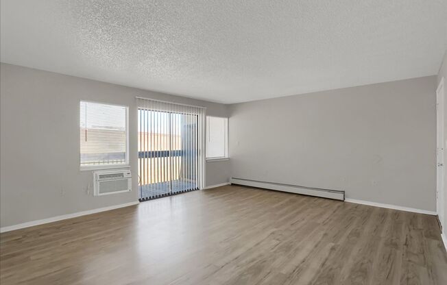 2 beds, 1 bath, 860 sqft, $1,199, Unit 10-06