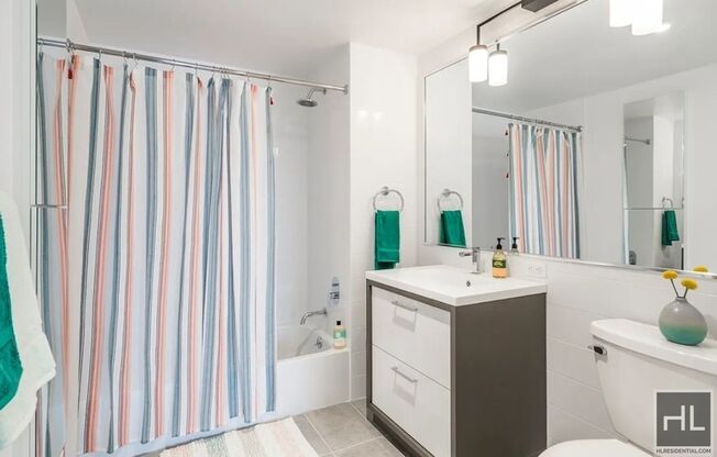 1 bed, 1 bath, $3,350, Unit 819