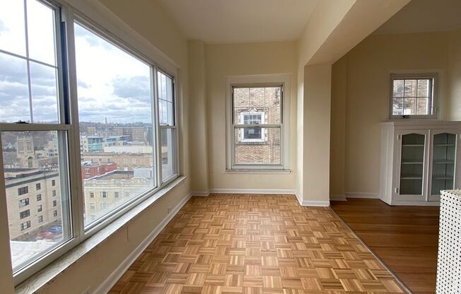 1 bed, 1 bath, 572 sqft, $1,510, Unit Old King Edward 86