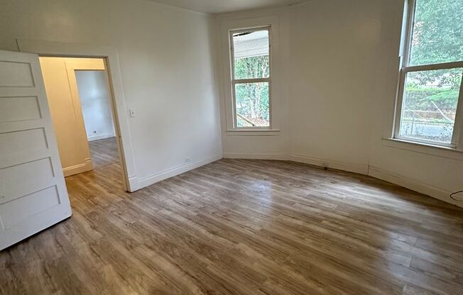 3 beds, 1 bath, $700